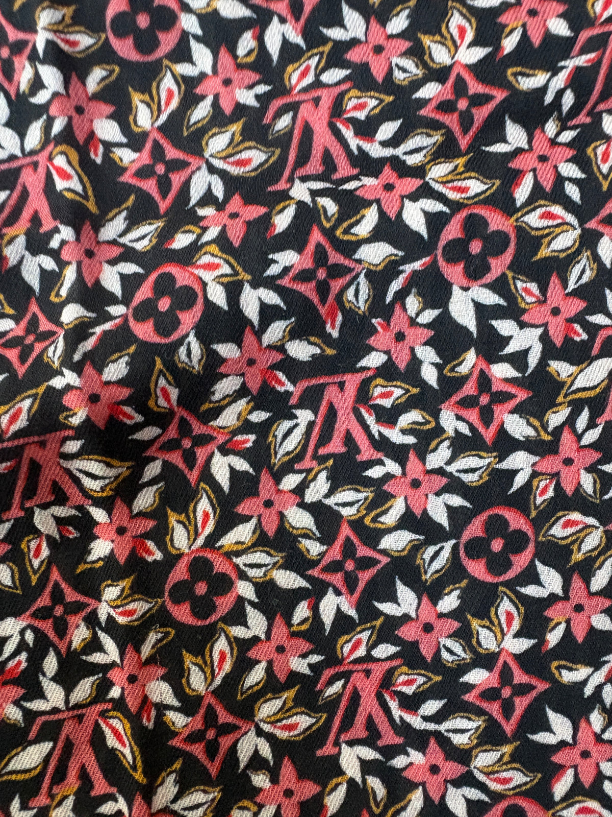 Louis Vuitton Junger Fever Woole Stole