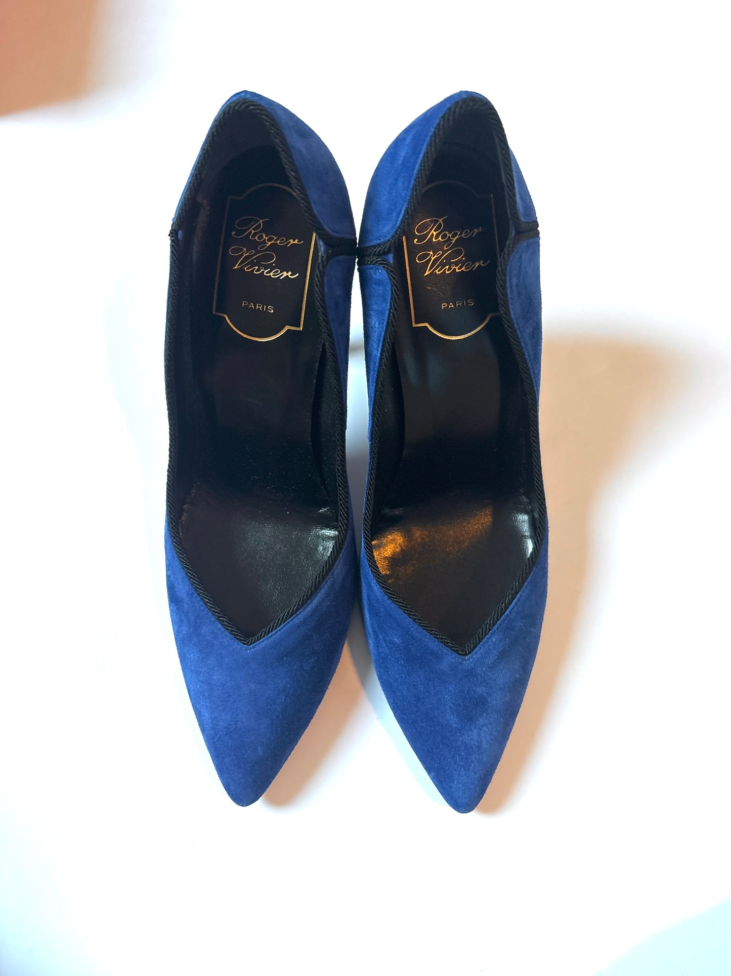 Roger Vivier Blue Suede Heels with pointed toe