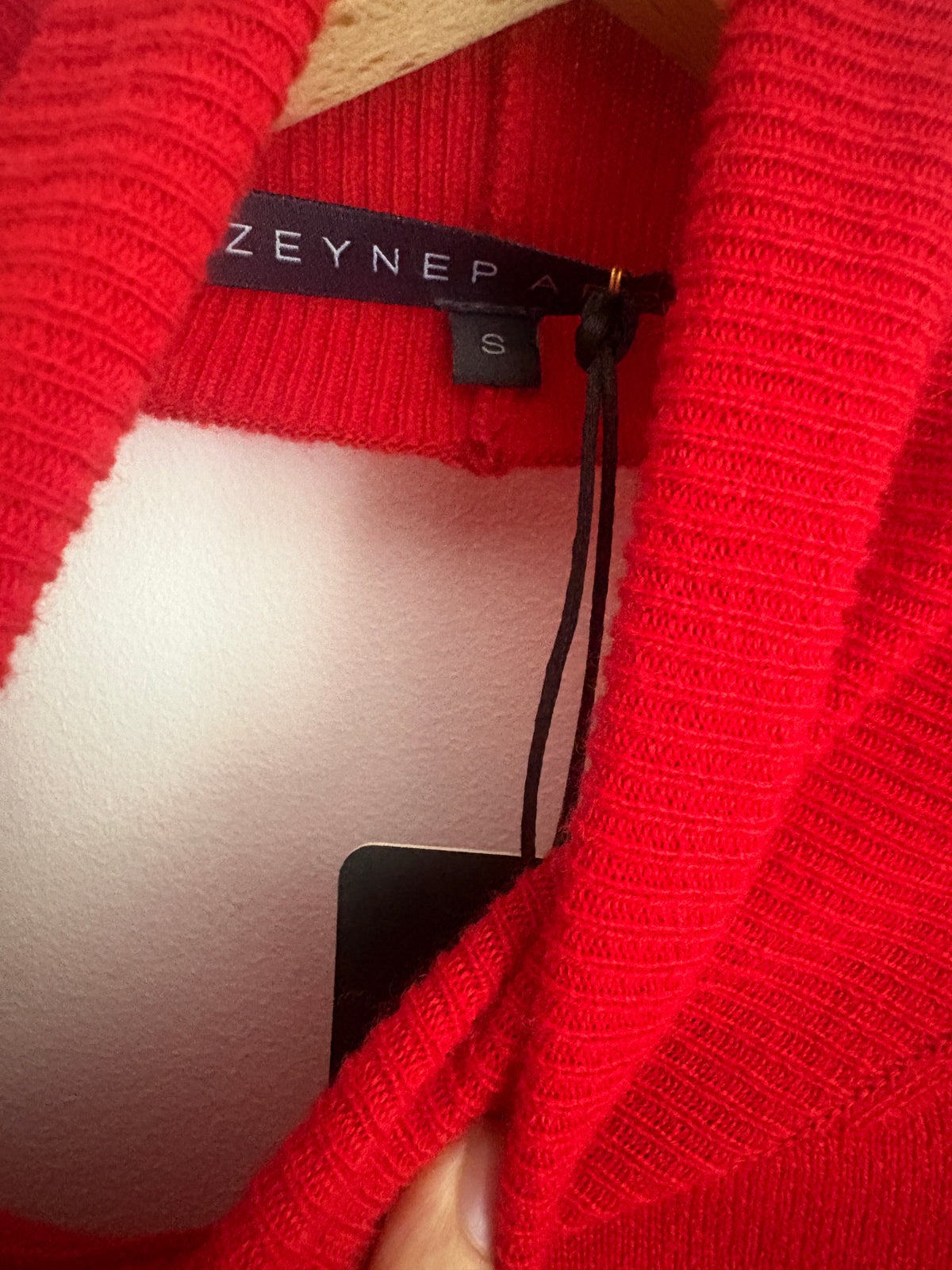 New With Tags Zeynep Arçay Red Backless Wool-Cashmere Sweater S