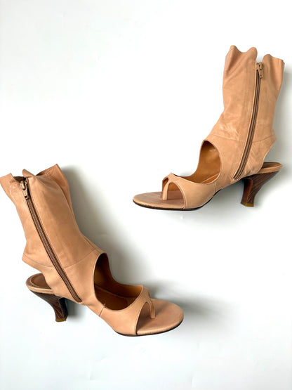 Chie Mahari Beige Sandals